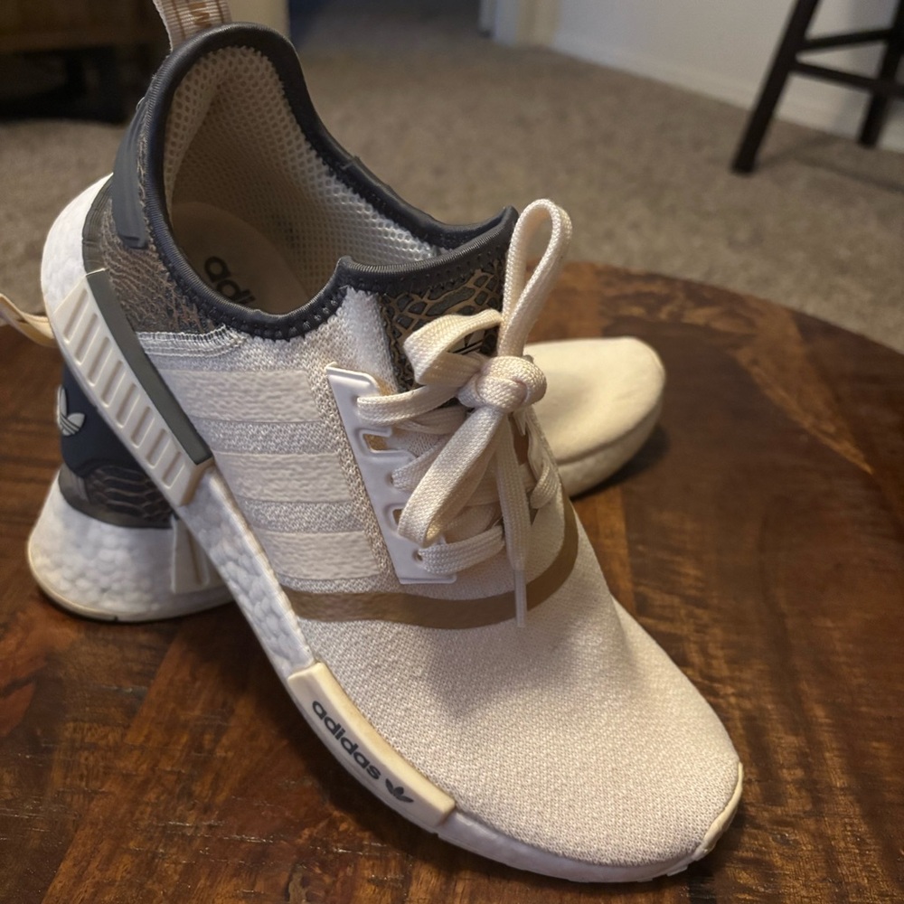 Lightly used women’s size 10 Adidas tennis shoes